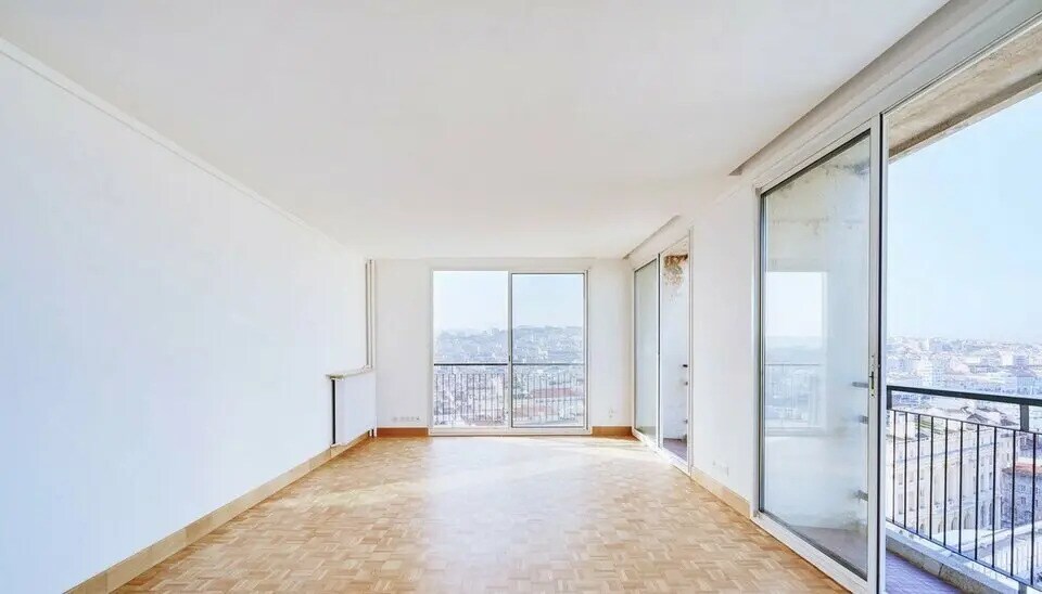 Bureau dans Marseille à louer - Photo de l’immeuble – Image 2 sur 3