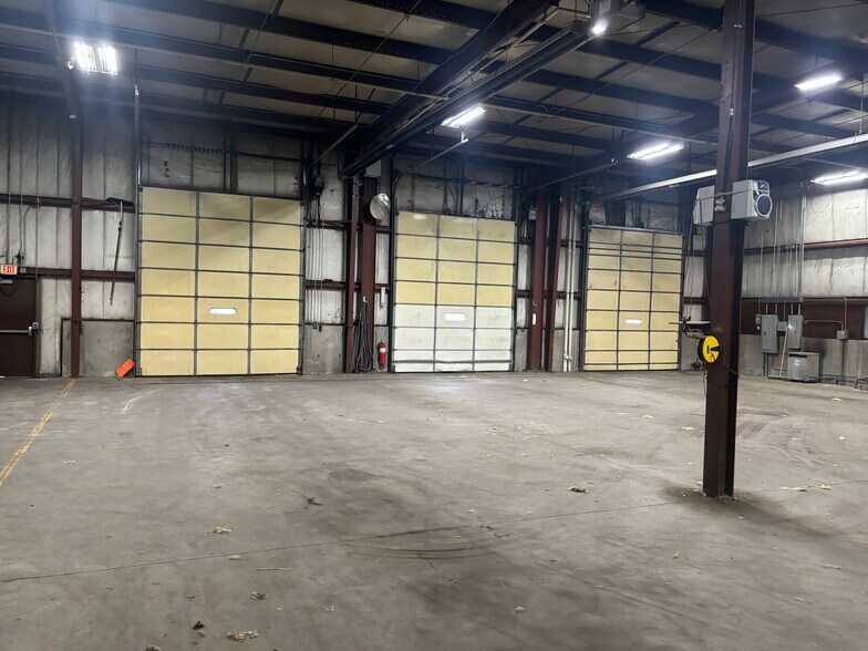 55 Industrial Rd, Cumberland, RI à louer - Photo de l’immeuble – Image 2 sur 11