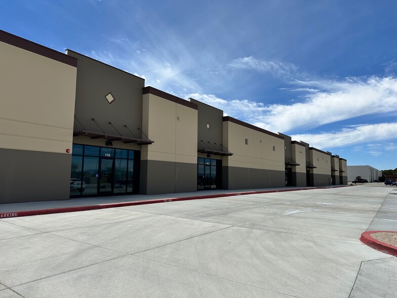744 Avenue L-6 Avenue L-6, Lancaster, CA à louer - Photo de l’immeuble – Image 1 sur 7