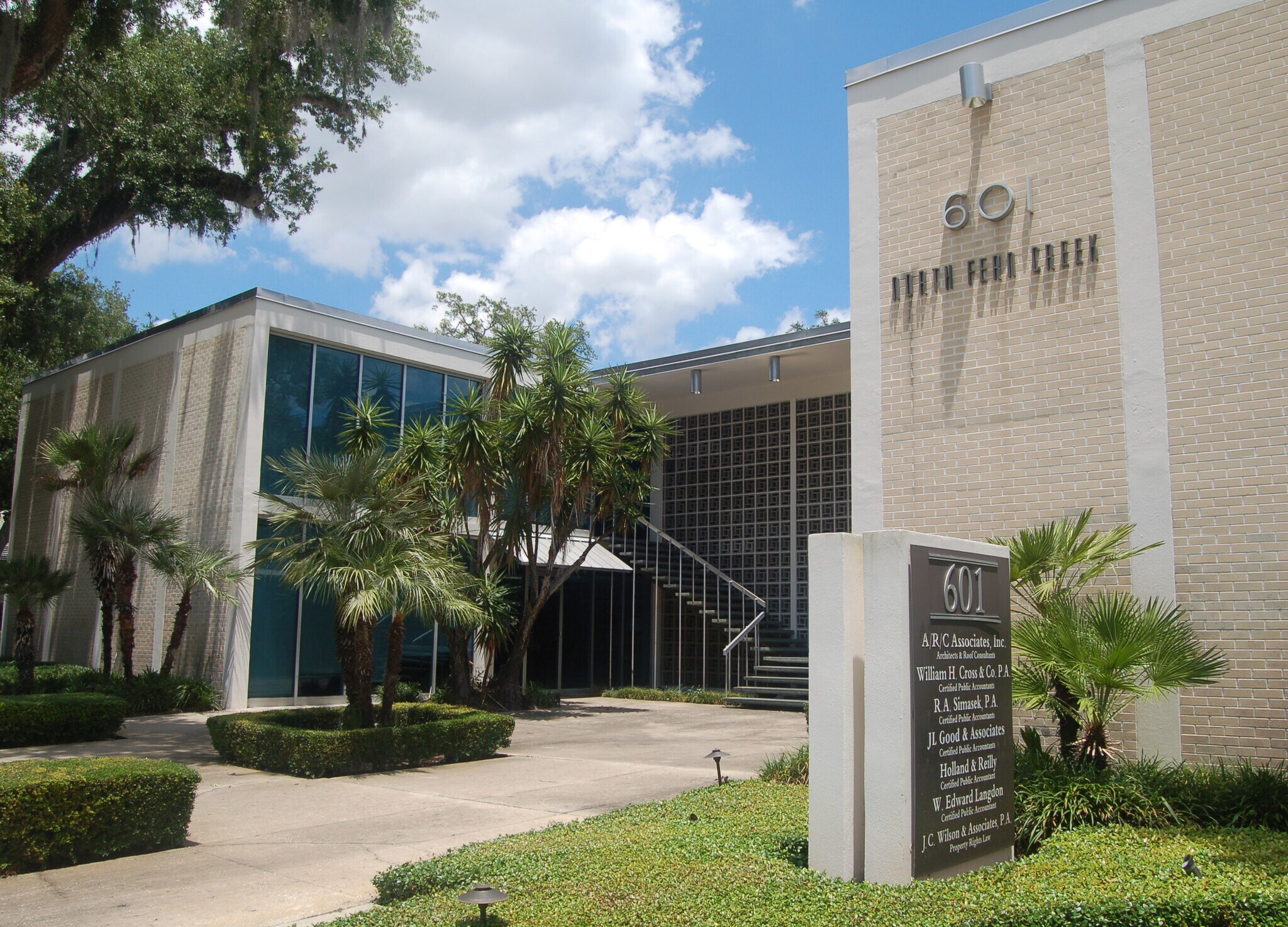 601 N Ferncreek Ave, Orlando, FL à louer Photo principale– Image 1 sur 5