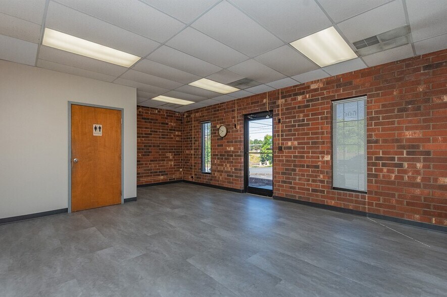 600 Tipton Pl, Greensboro, NC à louer - Photo de l’immeuble – Image 2 sur 4