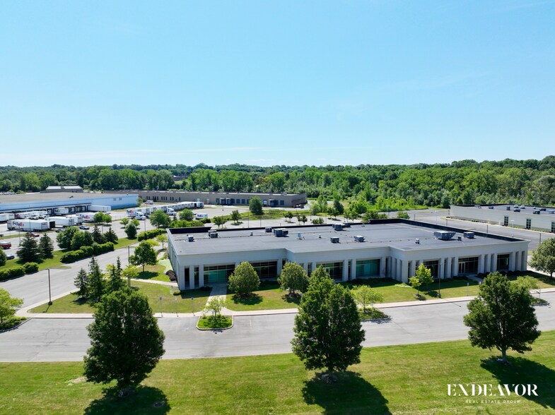 265 Thruway Park Dr, West Henrietta, NY à louer - Photo de l’immeuble – Image 2 sur 5