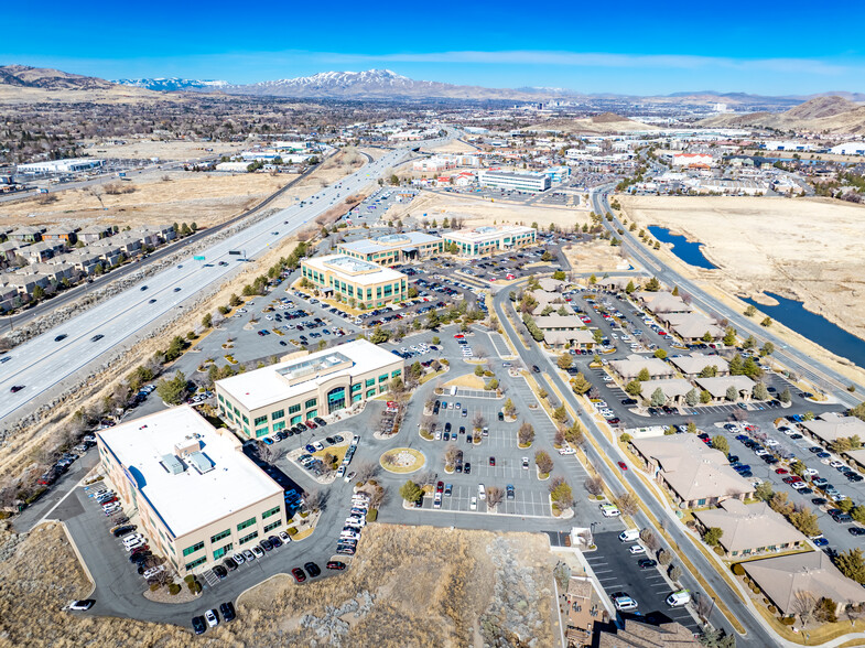 10509 Professional Cir, Reno, NV à louer - Photo de l’immeuble – Image 3 sur 4