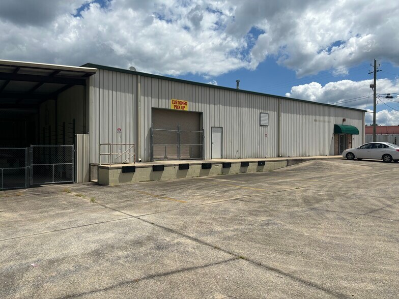 150 Commerce Cir, Rainbow City, AL à louer - Photo de l’immeuble – Image 2 sur 7