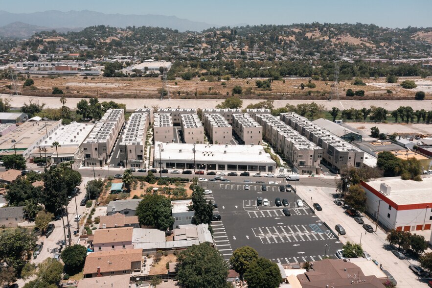1801 Blake Ave, Los Angeles, CA à vendre - Photo de l’immeuble – Image 3 sur 39