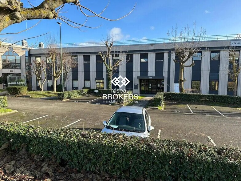 Local d’activités dans Cergy à louer - Photo de l’immeuble – Image 1 sur 17