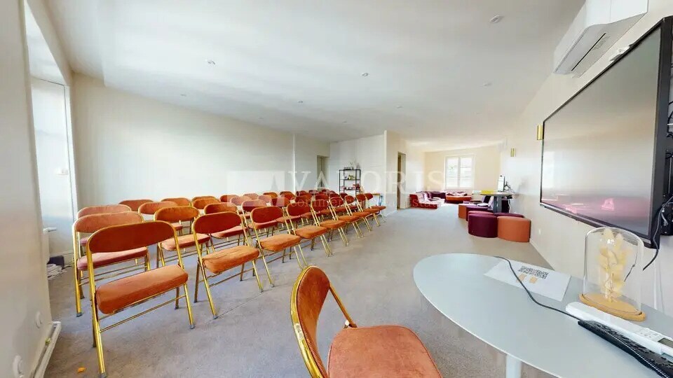 Bureau dans Villeurbanne à louer - Photo de l’immeuble – Image 1 sur 9