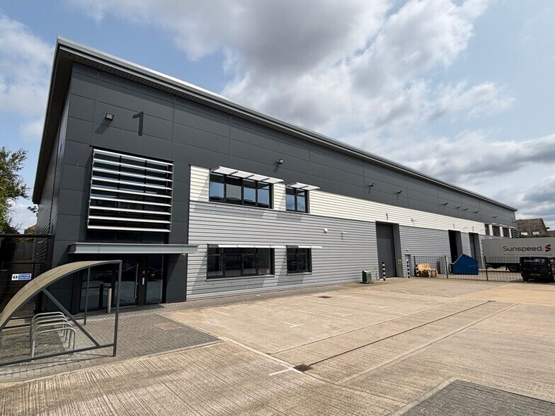 43 Western Rd, Bracknell à louer - Photo de l’immeuble – Image 2 sur 2