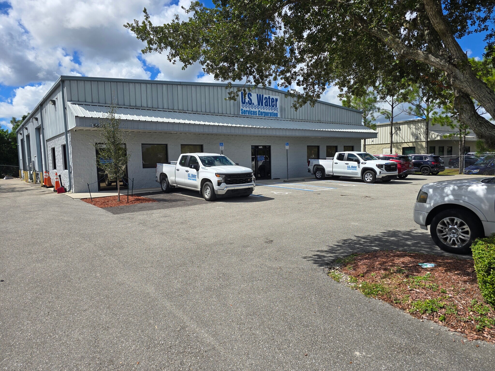 5605 2nd St W, Lehigh Acres, FL à vendre Photo de l’immeuble– Image 1 sur 12