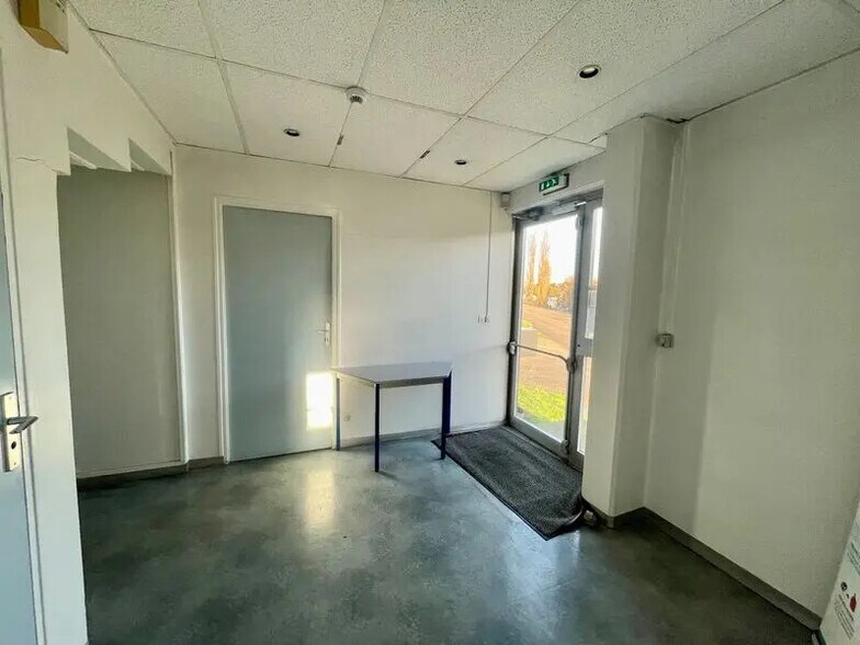 Local d'activités dans Petit-Couronne à vendre - Photo intérieure – Image 3 sur 8