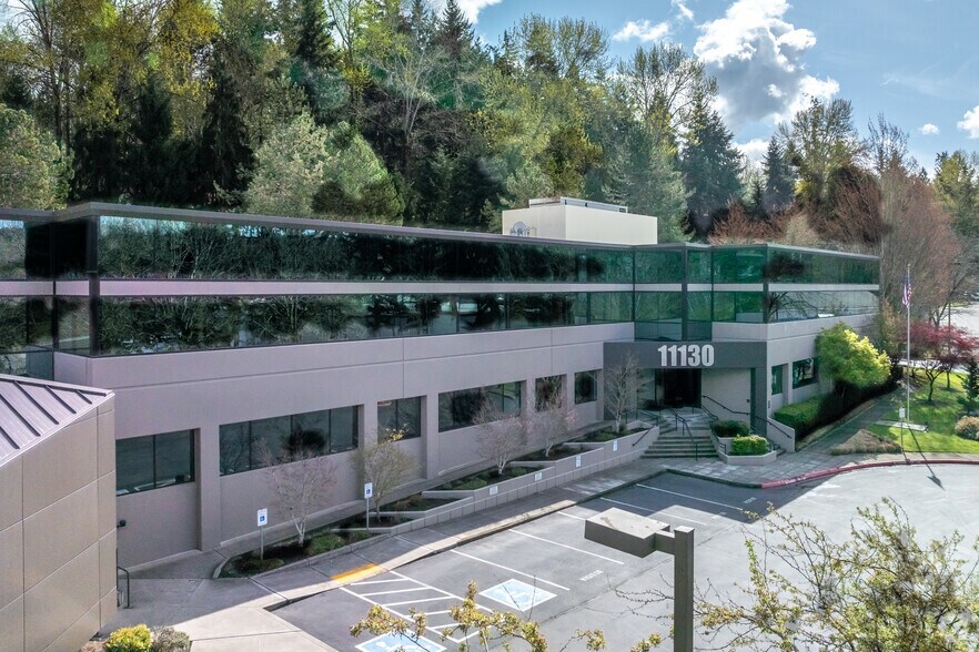 11130 NE 33rd Pl, Bellevue, WA à louer - Photo principale – Image 1 sur 5