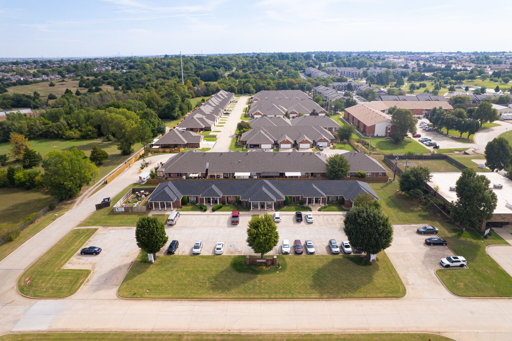 500 N Financial Ter, Mustang, OK à vendre Photo de l’immeuble– Image 1 sur 25