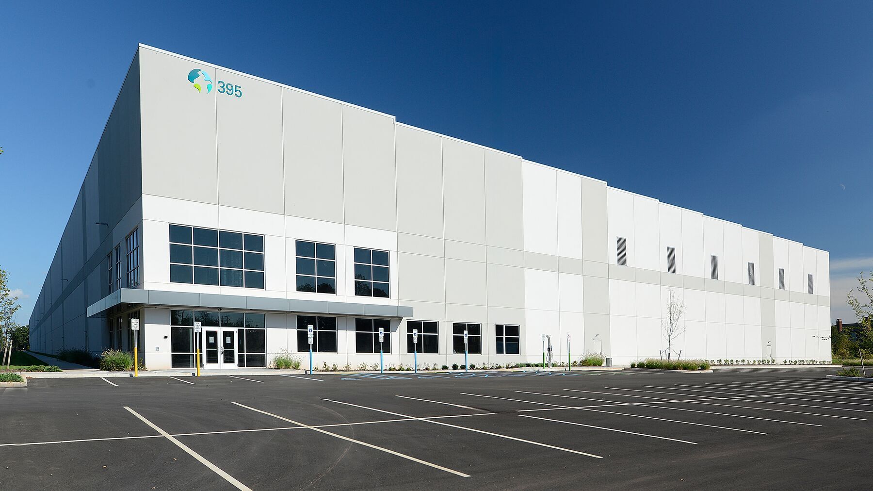 395 Elizabeth Ave, Somerset, NJ à louer Photo de l’immeuble– Image 1 sur 2