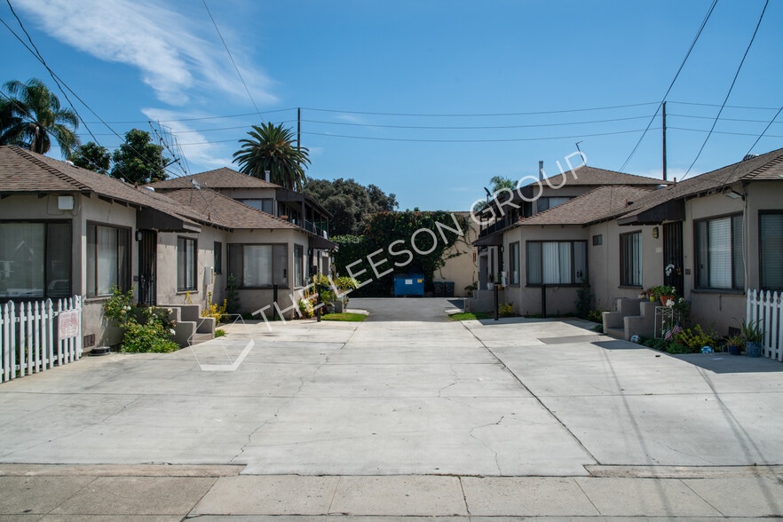 411 N Eastwood Ave, Santa Ana, CA à vendre - Photo de l’immeuble – Image 2 sur 12