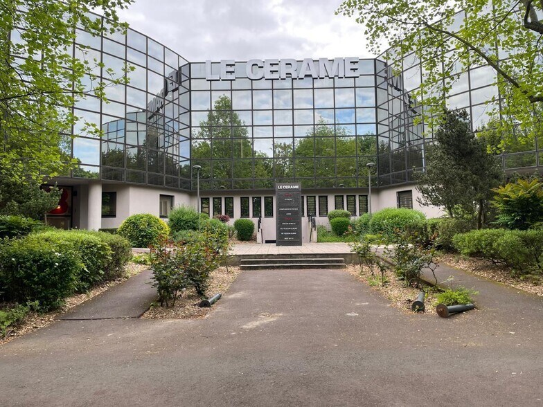 Bureau dans Cergy à louer - Photo de l’immeuble – Image 1 sur 10