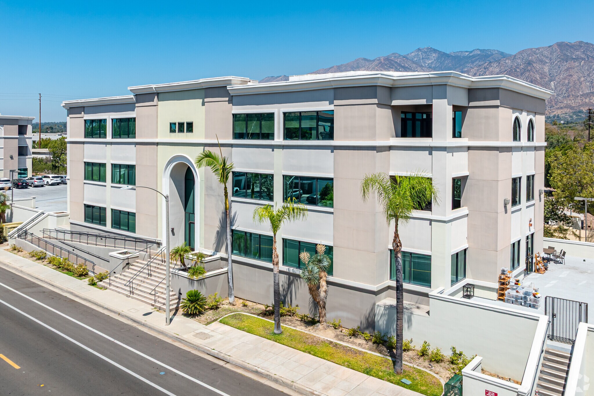 255 E Santa Clara St, Arcadia, CA à louer Photo principale– Image 1 sur 5