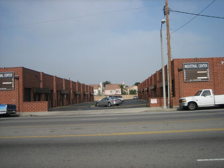 7411 Laurel Canyon Blvd, North Hollywood, CA à louer - Photo de l’immeuble – Image 2 sur 23