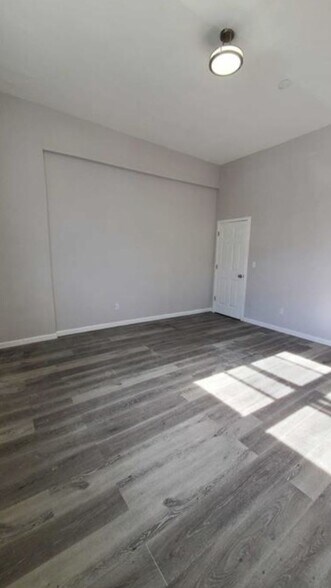 125 W Sidney Ave, Mount Vernon, NY à vendre - Photo intérieure – Image 2 sur 11