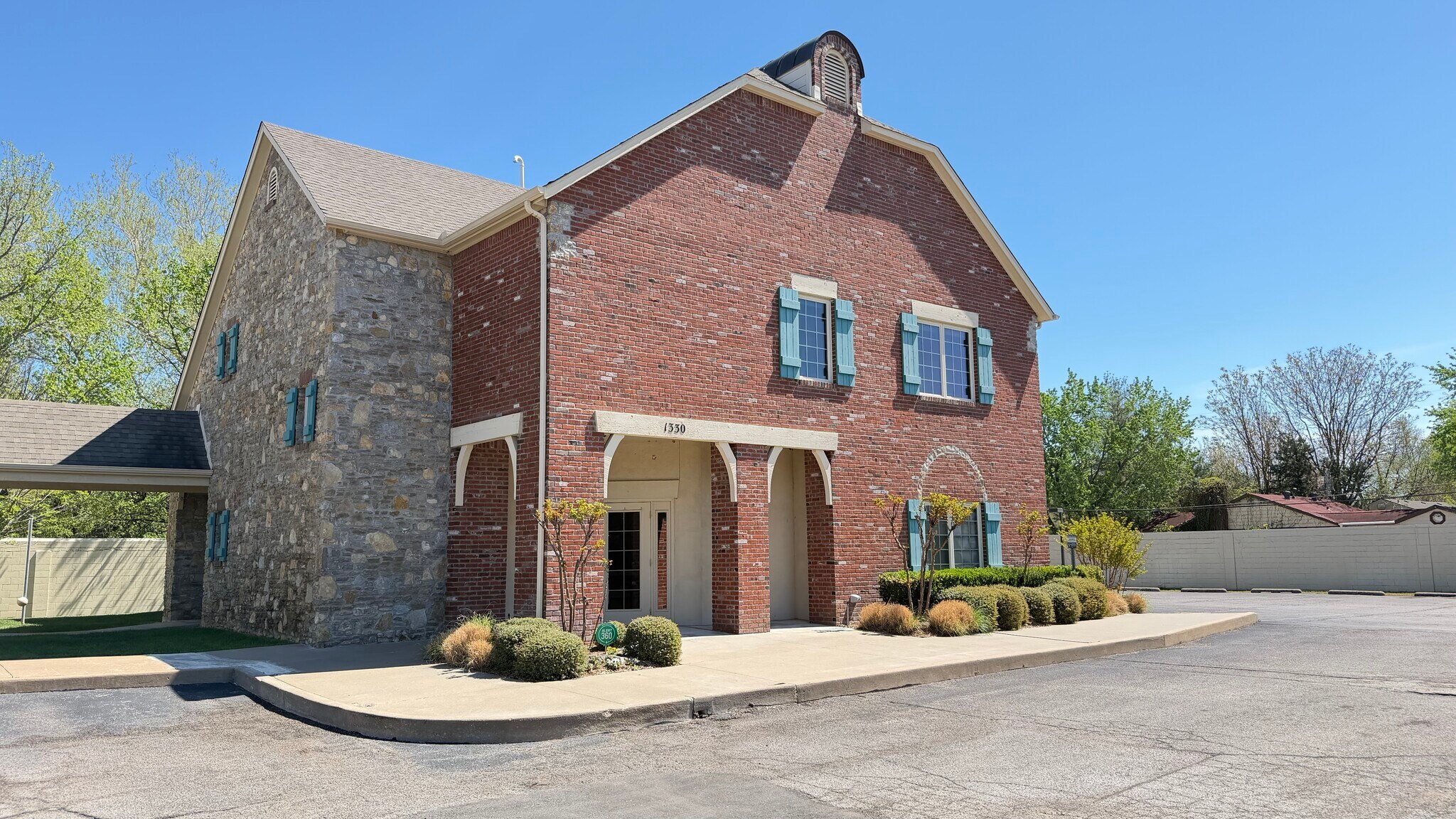 1330 E 43rd Ct, Tulsa, OK à louer Photo principale– Image 1 sur 7