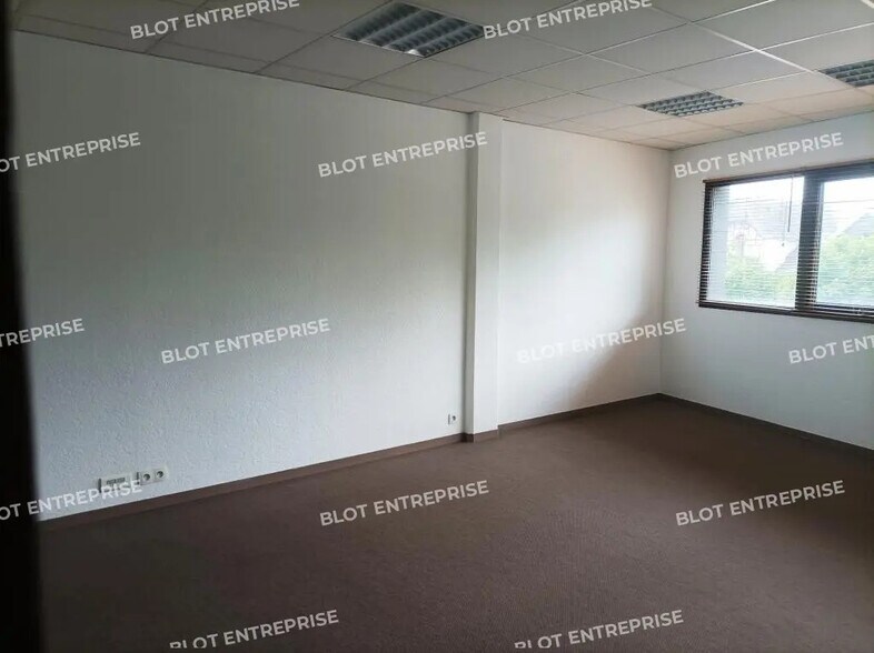 Bureau dans Auray à louer - Photo de l’immeuble – Image 2 sur 5