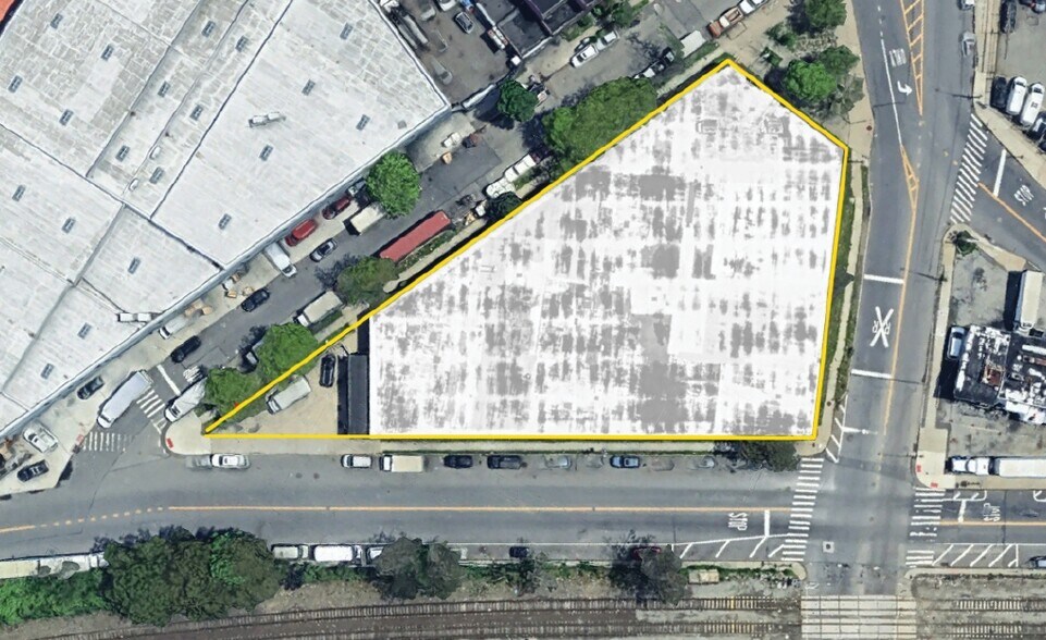 5665 Rust St, Maspeth, NY à louer - Photo de l’immeuble – Image 3 sur 5