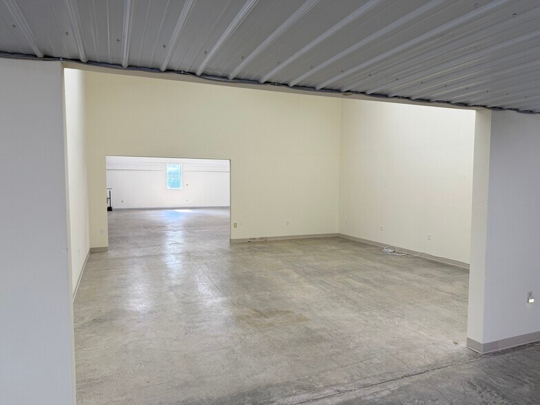 3865 Enterprise Dr, Sheboygan, WI à louer - Photo de l’immeuble – Image 3 sur 9