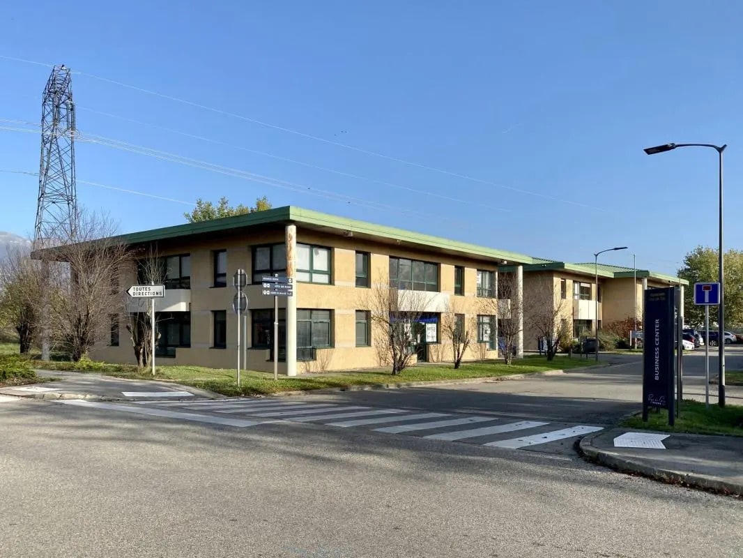 Local d'activités dans Saint-Genis-Pouilly à vendre Photo de l’immeuble– Image 1 sur 14