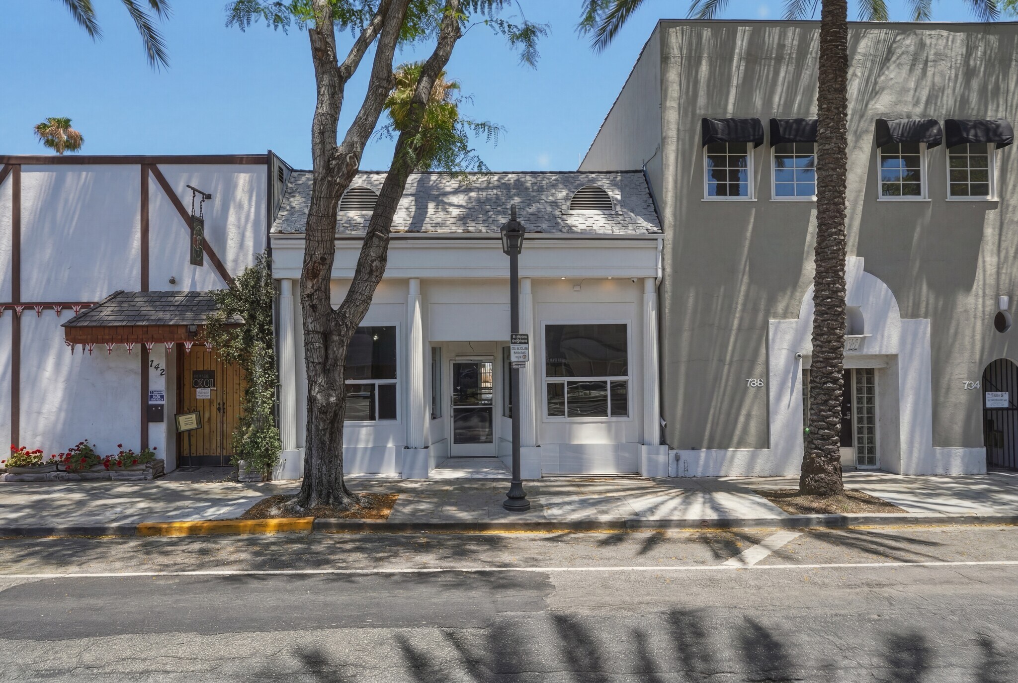 738 N Highland Ave, Los Angeles, CA à vendre Photo de l’immeuble– Image 1 sur 11