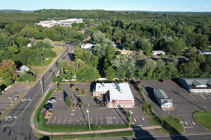 476 Washington Ave, North Haven, CT à vendre - Photo de l’immeuble – Image 1 sur 14