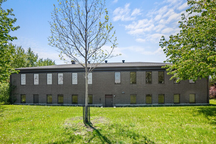 3400 Rue du Marché, Dollard-des-Ormeaux, QC à louer - Photo de l’immeuble – Image 3 sur 10