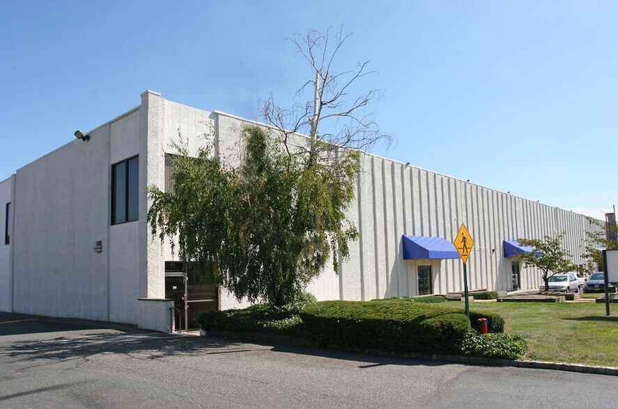 20 Enterprise Ave, Secaucus, NJ à louer - Photo de l’immeuble – Image 2 sur 3