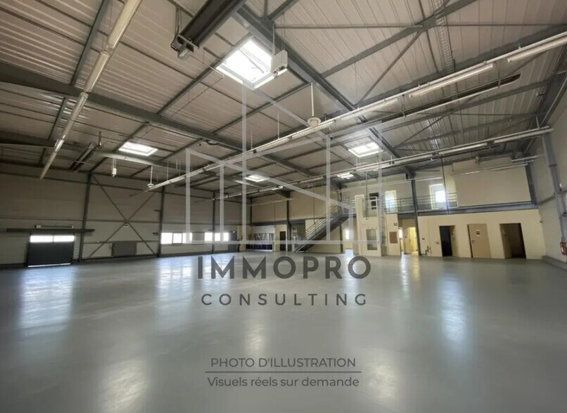 Local d’activités dans Saint-Étienne-du-Rouvray à louer - Photo intérieure – Image 1 sur 1