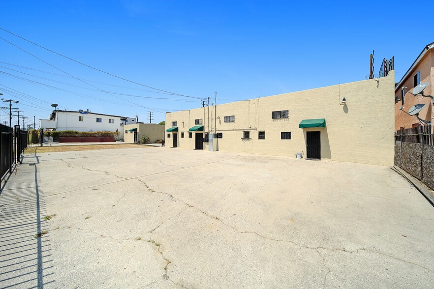 8872 S Vermont Ave, Los Angeles, CA à louer - Photo de l’immeuble – Image 3 sur 7