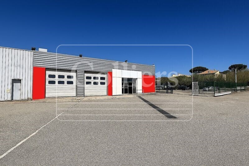 Local d’activités dans Martigues à louer - Photo de l’immeuble – Image 1 sur 8