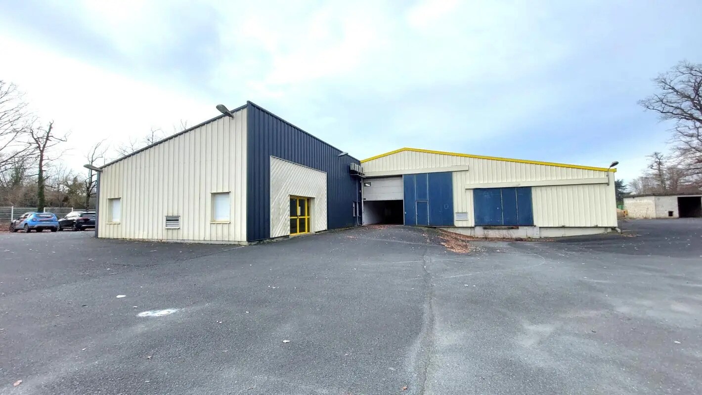 Local d’activités dans Angoulême à louer Photo de l’immeuble– Image 1 sur 11