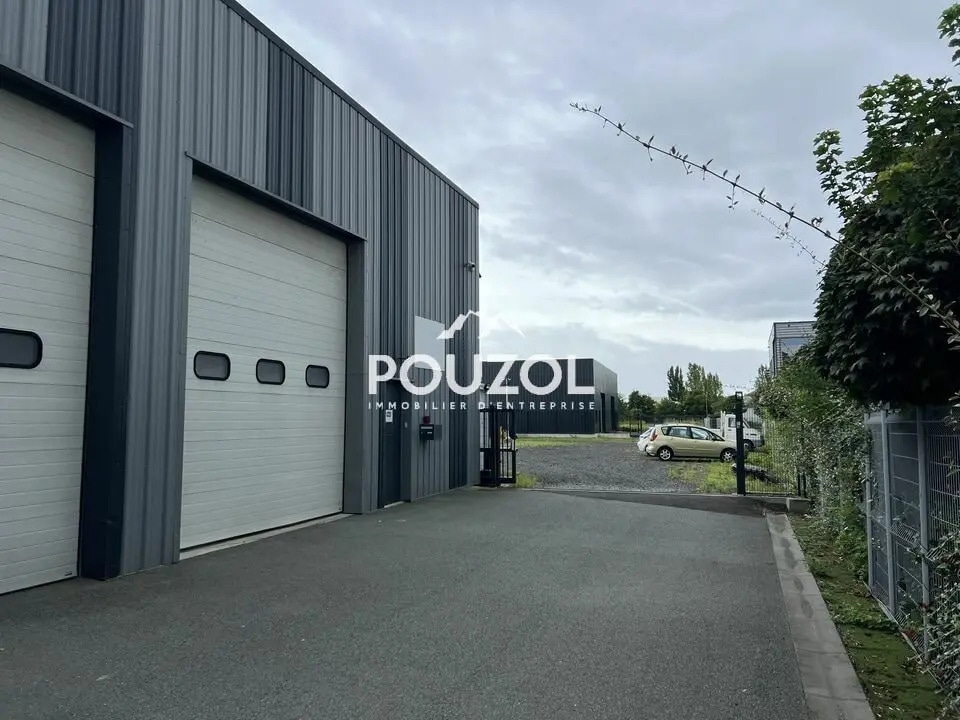 Local d’activités dans Aubière à louer Photo de l’immeuble– Image 1 sur 12