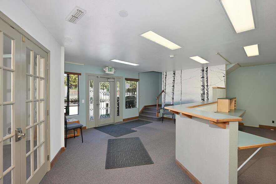 122 Scott River Rd, Fort Jones, CA à vendre - Hall d’entrée – Image 3 sur 16
