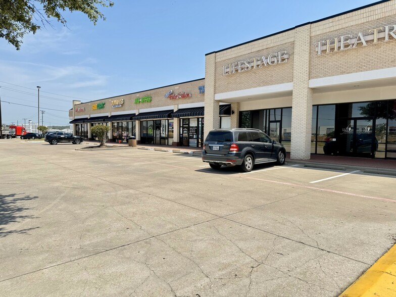 3105-3115 E Ira E Woods Ave, Grapevine, TX à louer - Photo de l’immeuble – Image 2 sur 6
