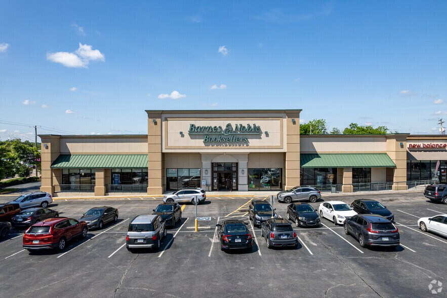 8027 Kingston Pike, Knoxville, TN à louer - Photo de l’immeuble – Image 2 sur 8