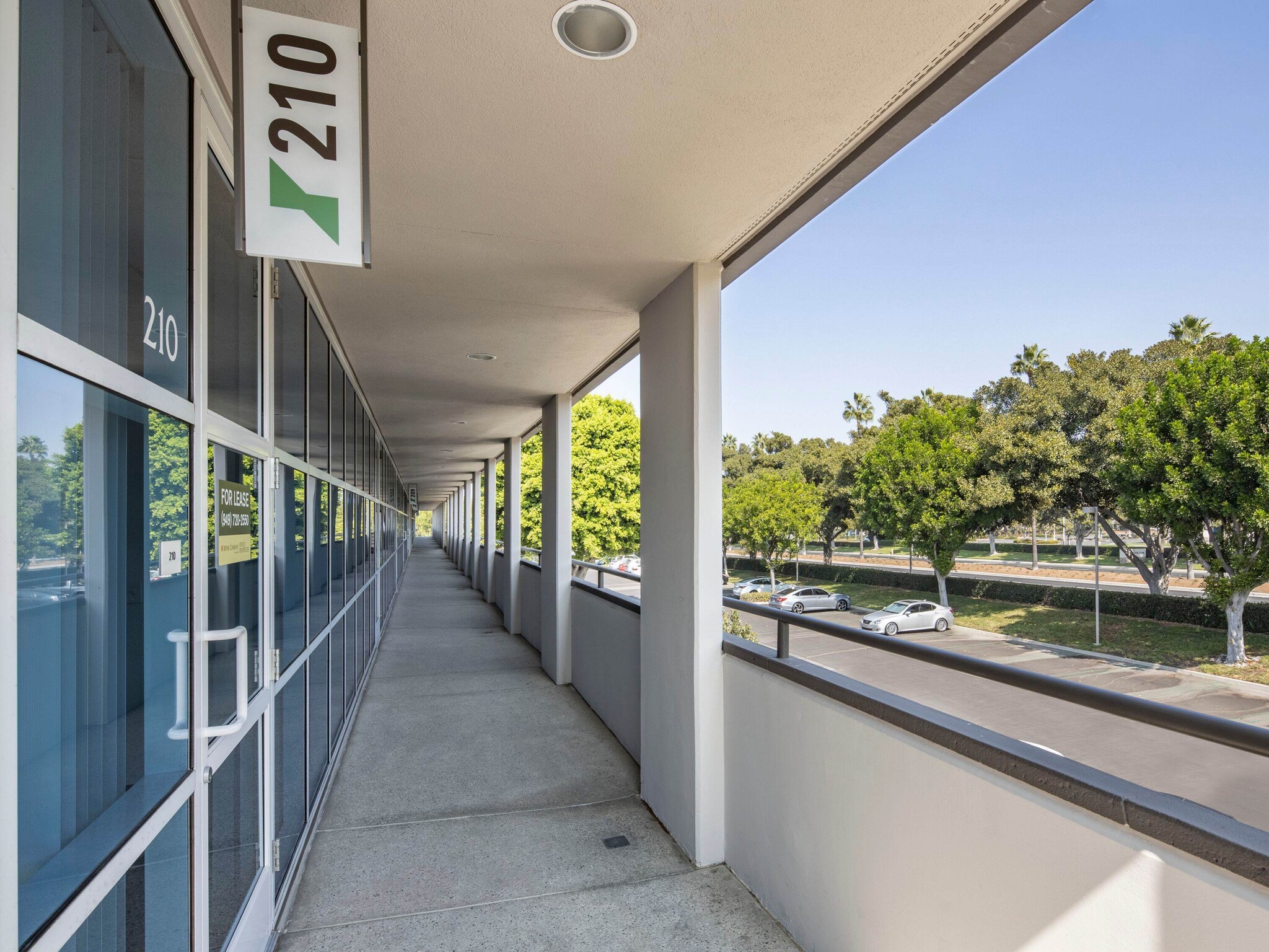 16 Technology Dr, Irvine, CA à louer Photo intérieure– Image 1 sur 12