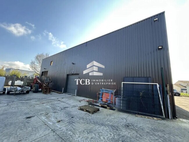 Plus de détails pour Local d'activités à louer