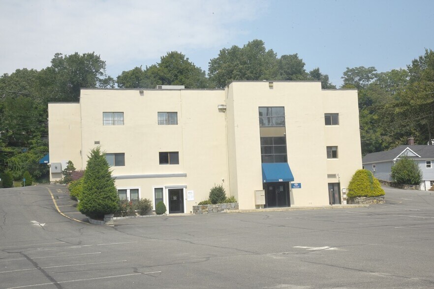 155 Main St, Brewster, NY à vendre - Photo de l’immeuble – Image 1 sur 23