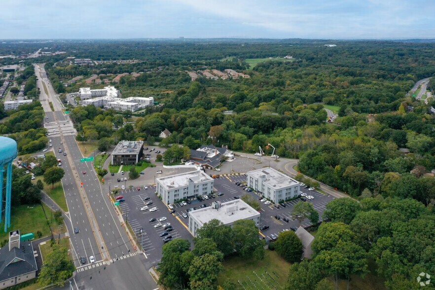 420 Jericho Tpke, Jericho, NY à louer - Aérien – Image 2 sur 2