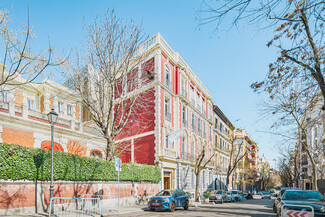 Plus de détails pour Calle Fernando el Santo, 15, Madrid - Bureau à louer