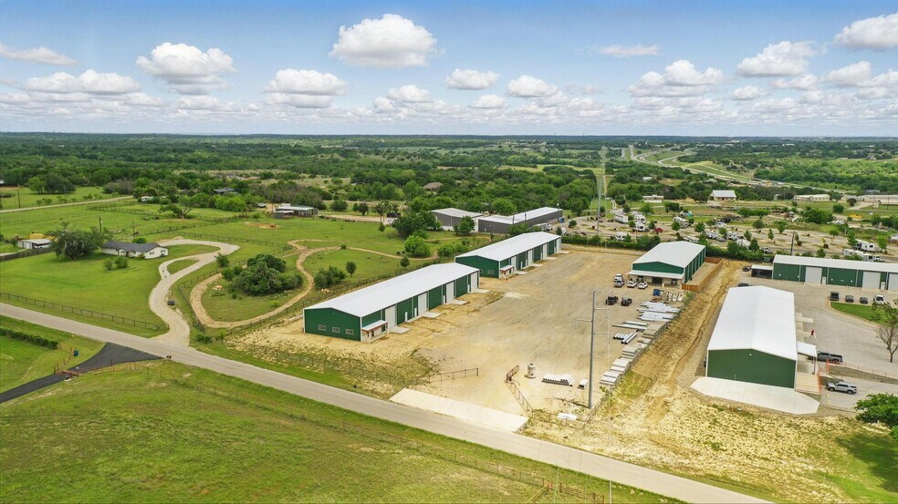 120 W Scenic Trl, Weatherford, TX à louer - Photo principale – Image 1 sur 26