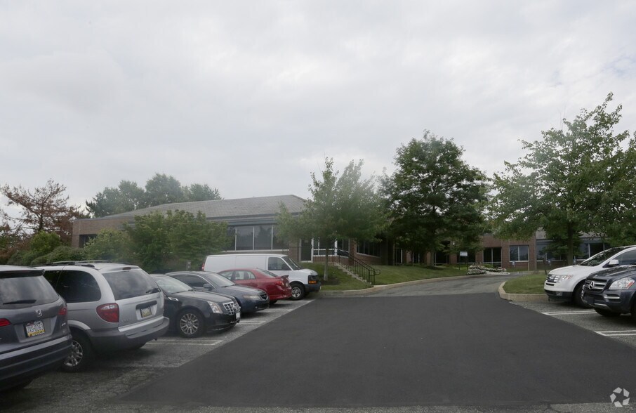 2301 Renaissance Blvd, King Of Prussia, PA à louer - Photo de l’immeuble – Image 2 sur 3