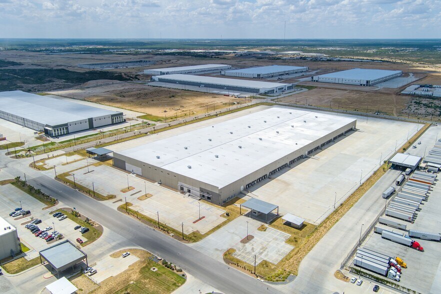 Nicolas D. Hachar Rd Tailwind IV, Laredo, TX à louer - Photo de l’immeuble – Image 2 sur 9