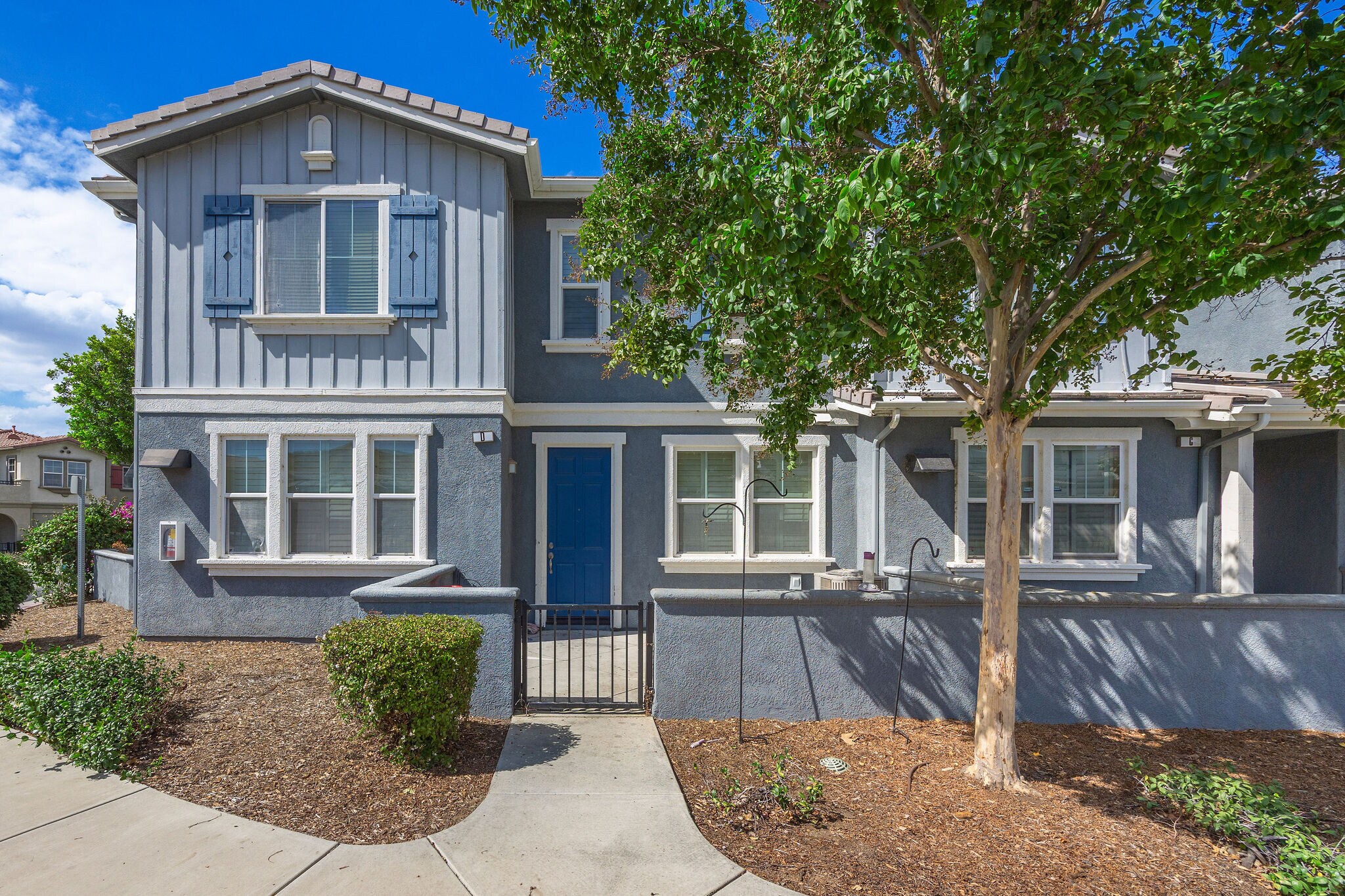 26335 Iris Ave, Moreno Valley, CA à vendre Photo principale– Image 1 sur 1