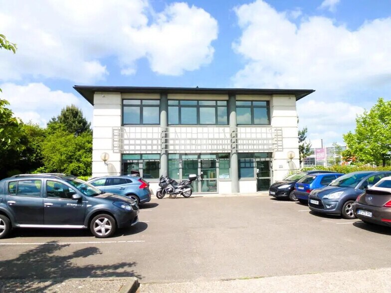 Bureau dans Saint-Pierre-du-Perray à louer - Photo de l’immeuble – Image 2 sur 12