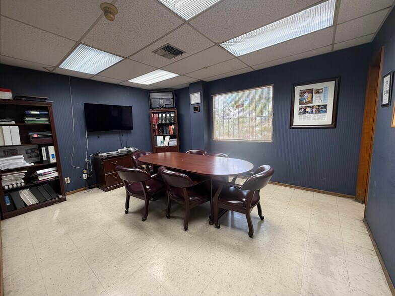 8101 San Gabriel Dr, Laredo, TX à louer - Photo de l’immeuble – Image 3 sur 4